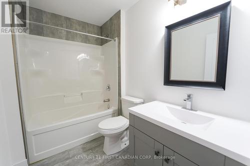 6956 Raleigh Boulevard, London, ON - Indoor Photo Showing Bathroom