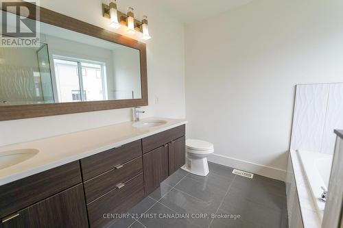 6956 Raleigh Boulevard, London, ON - Indoor Photo Showing Bathroom