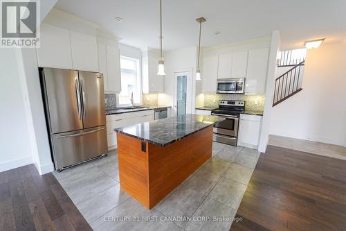 6956 Raleigh Boulevard, London, ON - Indoor Photo Showing Kitchen With Upgraded Kitchen