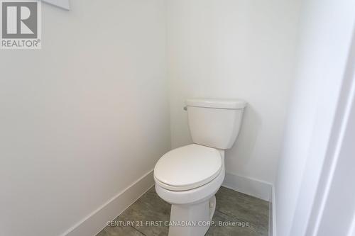 6956 Raleigh Boulevard, London, ON - Indoor Photo Showing Bathroom