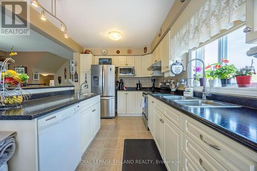 3270 Paulpeel Avenue, London, ON - Indoor Photo Showing Kitchen With Double Sink