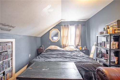 44 Haig Street, St. Catharines, ON - Indoor Photo Showing Bedroom