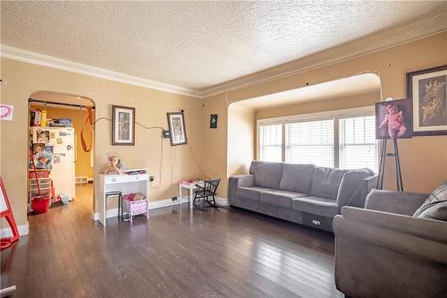 44 Haig Street, St. Catharines, ON - Indoor Photo Showing Living Room