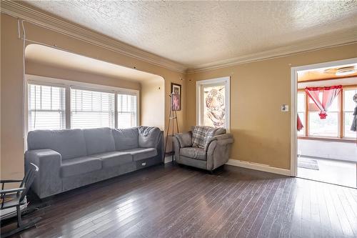 44 Haig Street, St. Catharines, ON - Indoor Photo Showing Living Room