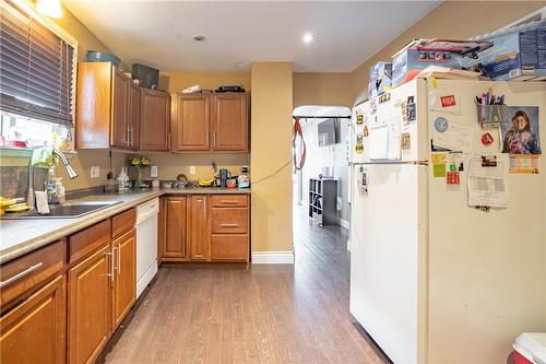 44 Haig Street, St. Catharines, ON - Indoor Photo Showing Kitchen