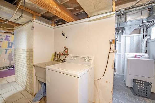 44 Haig Street, St. Catharines, ON - Indoor Photo Showing Laundry Room