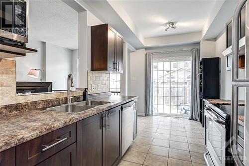 806 Tabaret Street, Ottawa, ON - Indoor Photo Showing Kitchen With Double Sink With Upgraded Kitchen