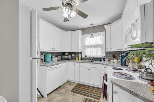 1687 Coram Crescent, Mississauga, ON - Indoor Photo Showing Kitchen With Double Sink