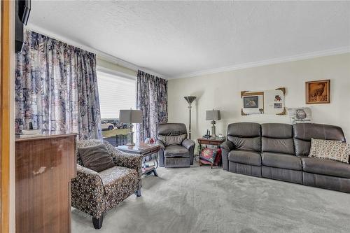 1687 Coram Crescent, Mississauga, ON - Indoor Photo Showing Living Room