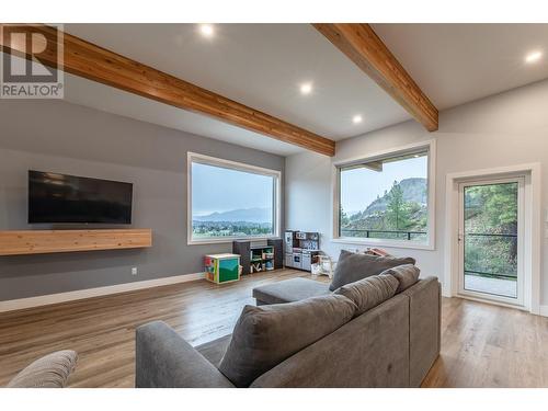 10903 Dale Meadows Road Unit# 109 Lot# 3, Summerland, BC - Indoor Photo Showing Living Room