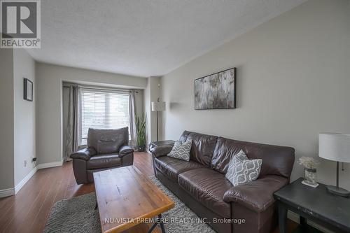 1910 Marconi Boulevard, London, ON - Indoor Photo Showing Living Room