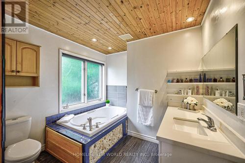 1305 Mineola Gardens, Mississauga (Mineola), ON - Indoor Photo Showing Bathroom