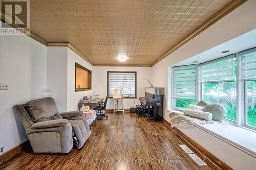 1305 Mineola Gardens, Mississauga (Mineola), ON - Indoor Photo Showing Living Room