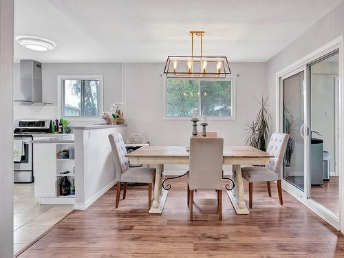 530 Huxley Place, Kamloops, BC - Indoor Photo Showing Dining Room