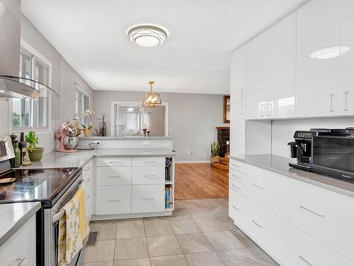 530 Huxley Place, Kamloops, BC - Indoor Photo Showing Kitchen