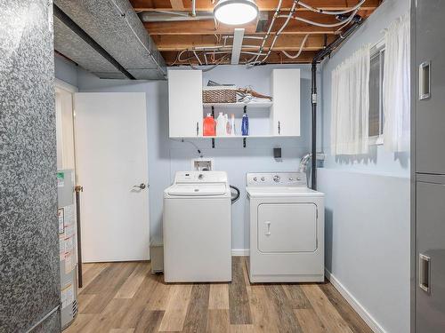 530 Huxley Place, Kamloops, BC - Indoor Photo Showing Laundry Room