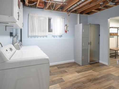 530 Huxley Place, Kamloops, BC - Indoor Photo Showing Laundry Room