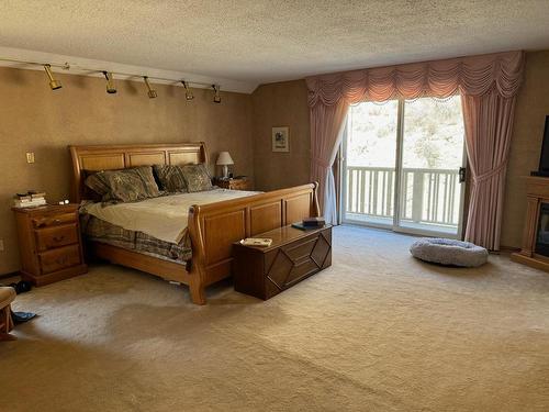 8609 Merritt Spences Br Hwy, Merritt, BC - Indoor Photo Showing Bedroom