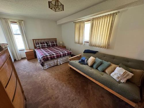 8609 Merritt Spences Br Hwy, Merritt, BC - Indoor Photo Showing Bedroom