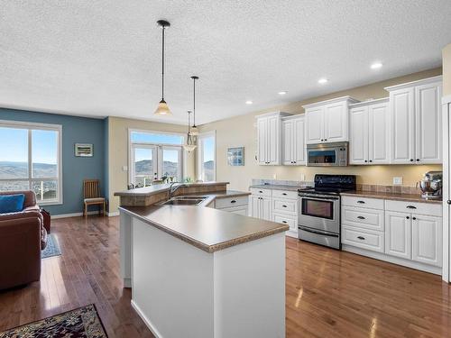 2502 Bentall Drive, Kamloops, BC - Indoor Photo Showing Kitchen With Double Sink