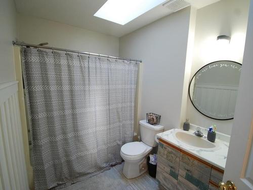 1882 Pineridge Drive, Merritt, BC - Indoor Photo Showing Bathroom