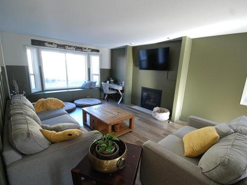 1882 Pineridge Drive, Merritt, BC - Indoor Photo Showing Living Room With Fireplace