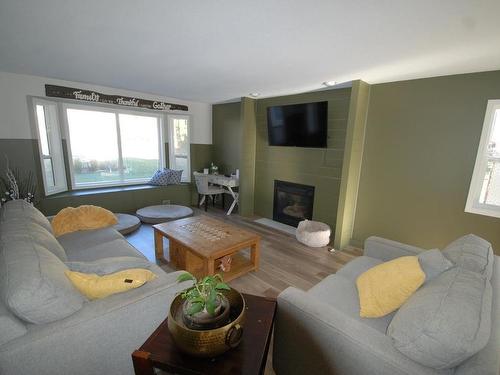 1882 Pineridge Drive, Merritt, BC - Indoor Photo Showing Living Room With Fireplace