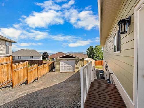 2524 Willowbrae Crt, Kamloops, BC - Outdoor With Exterior