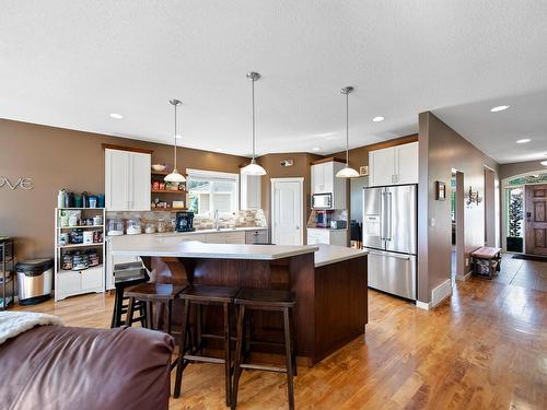 2524 Willowbrae Crt, Kamloops, BC - Indoor Photo Showing Kitchen With Stainless Steel Kitchen With Upgraded Kitchen