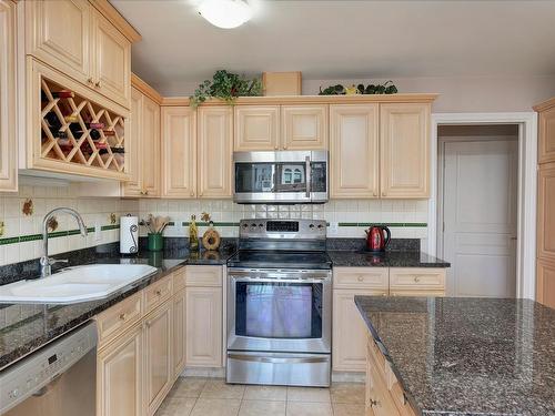 308-165 Kimta Rd, Victoria, BC - Indoor Photo Showing Kitchen