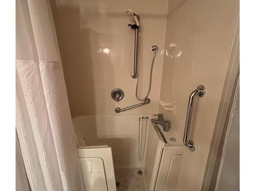 308-165 Kimta Rd, Victoria, BC - Indoor Photo Showing Bathroom
