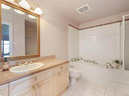 308-165 Kimta Rd, Victoria, BC - Indoor Photo Showing Bathroom