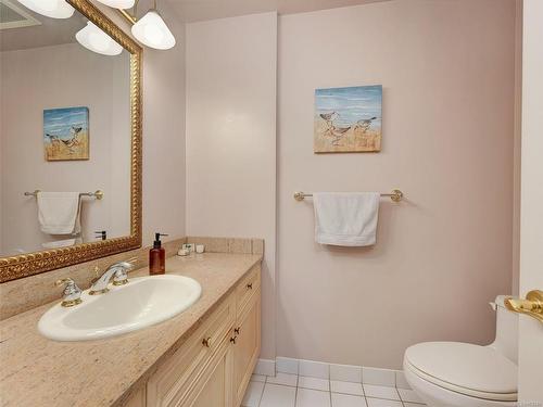 308-165 Kimta Rd, Victoria, BC - Indoor Photo Showing Bathroom