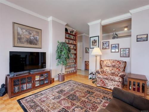 308-165 Kimta Rd, Victoria, BC - Indoor Photo Showing Living Room