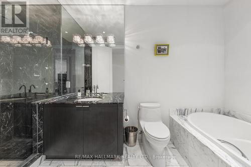 308 - 88 Davenport Road, Toronto C02, ON - Indoor Photo Showing Bathroom