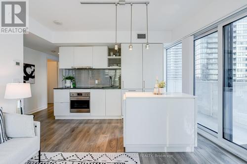 1604 - 100 Harbour Street, Toronto C01, ON - Indoor Photo Showing Kitchen