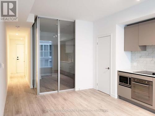 319 - 55 Mercer Street, Toronto, ON - Indoor Photo Showing Kitchen