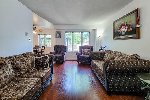 238 Candlewood Drive, Hamilton, ON - Indoor Photo Showing Living Room