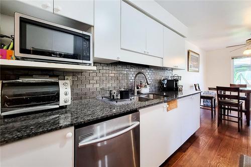 238 Candlewood Drive, Hamilton, ON - Indoor Photo Showing Kitchen With Double Sink With Upgraded Kitchen