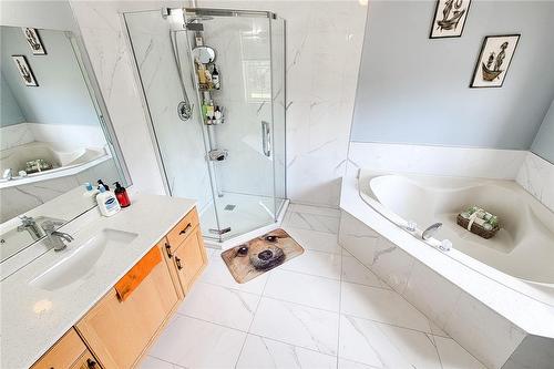 238 Candlewood Drive, Hamilton, ON - Indoor Photo Showing Bathroom