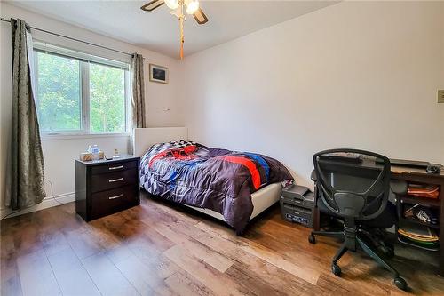 238 Candlewood Drive, Hamilton, ON - Indoor Photo Showing Bedroom