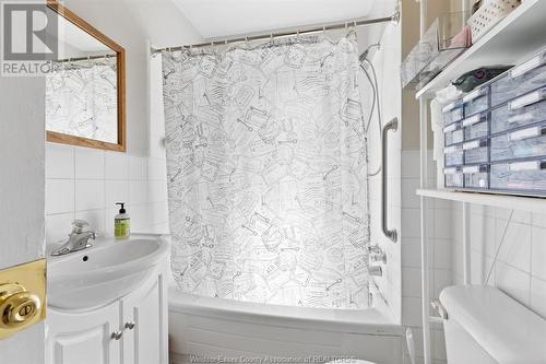 535-541 Pine Street, Windsor, ON - Indoor Photo Showing Bathroom