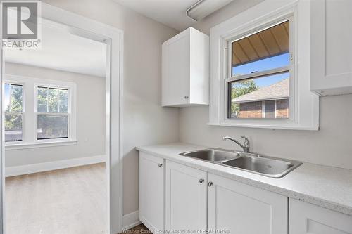 535-541 Pine Street, Windsor, ON - Indoor Photo Showing Kitchen With Double Sink