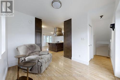 1242 Alexandra Avenue, Mississauga, ON - Indoor Photo Showing Living Room