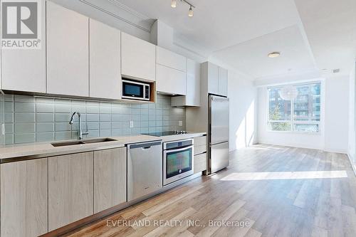 206 - 15 Water Walk Drive, Markham (Unionville), ON - Indoor Photo Showing Kitchen With Double Sink With Upgraded Kitchen