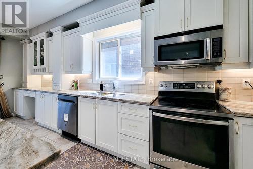 250 Nashville Circle N, Hamilton, ON - Indoor Photo Showing Kitchen With Double Sink