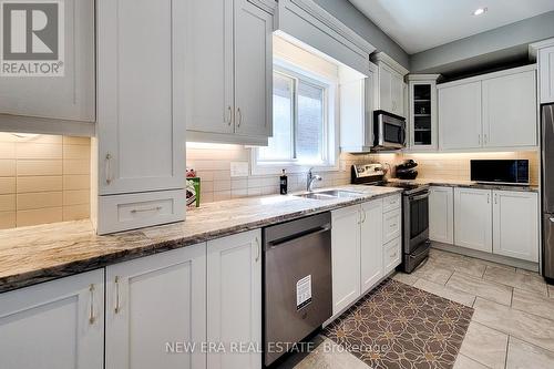 250 Nashville Circle N, Hamilton, ON - Indoor Photo Showing Kitchen With Double Sink