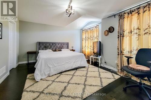 250 Nashville Circle N, Hamilton, ON - Indoor Photo Showing Bedroom