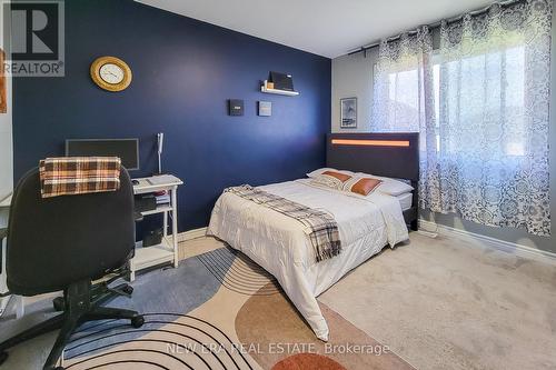 250 Nashville Circle N, Hamilton, ON - Indoor Photo Showing Bedroom