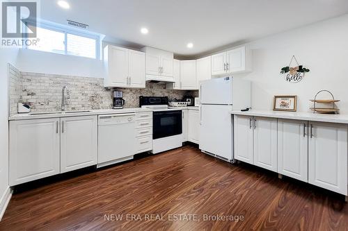 250 Nashville Circle N, Hamilton, ON - Indoor Photo Showing Kitchen